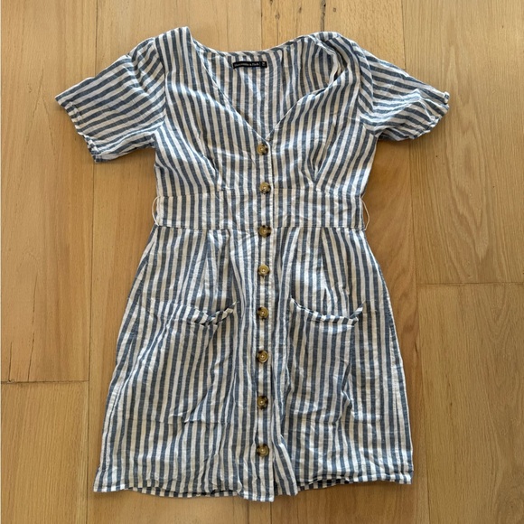 Abercrombie & Fitch Dresses & Skirts - Abercrombie & Fitch Blue & White Dress With Buttons Size Medium